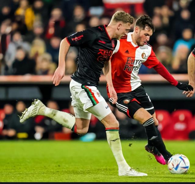 费耶诺德训练开放日，今晚远射贴柱引欢呼，足总杯在即，控场能力受关注的简单介绍