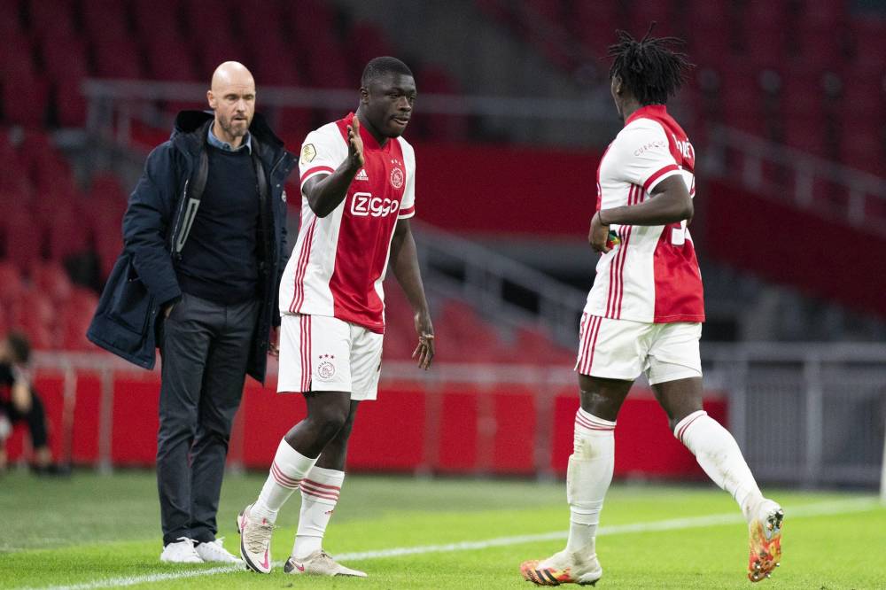 上海久事训练开放日，今晚复出首秀引欢呼，荷甲在即，年轻球员得到机会(学海无涯苦作舟的四句全诗)