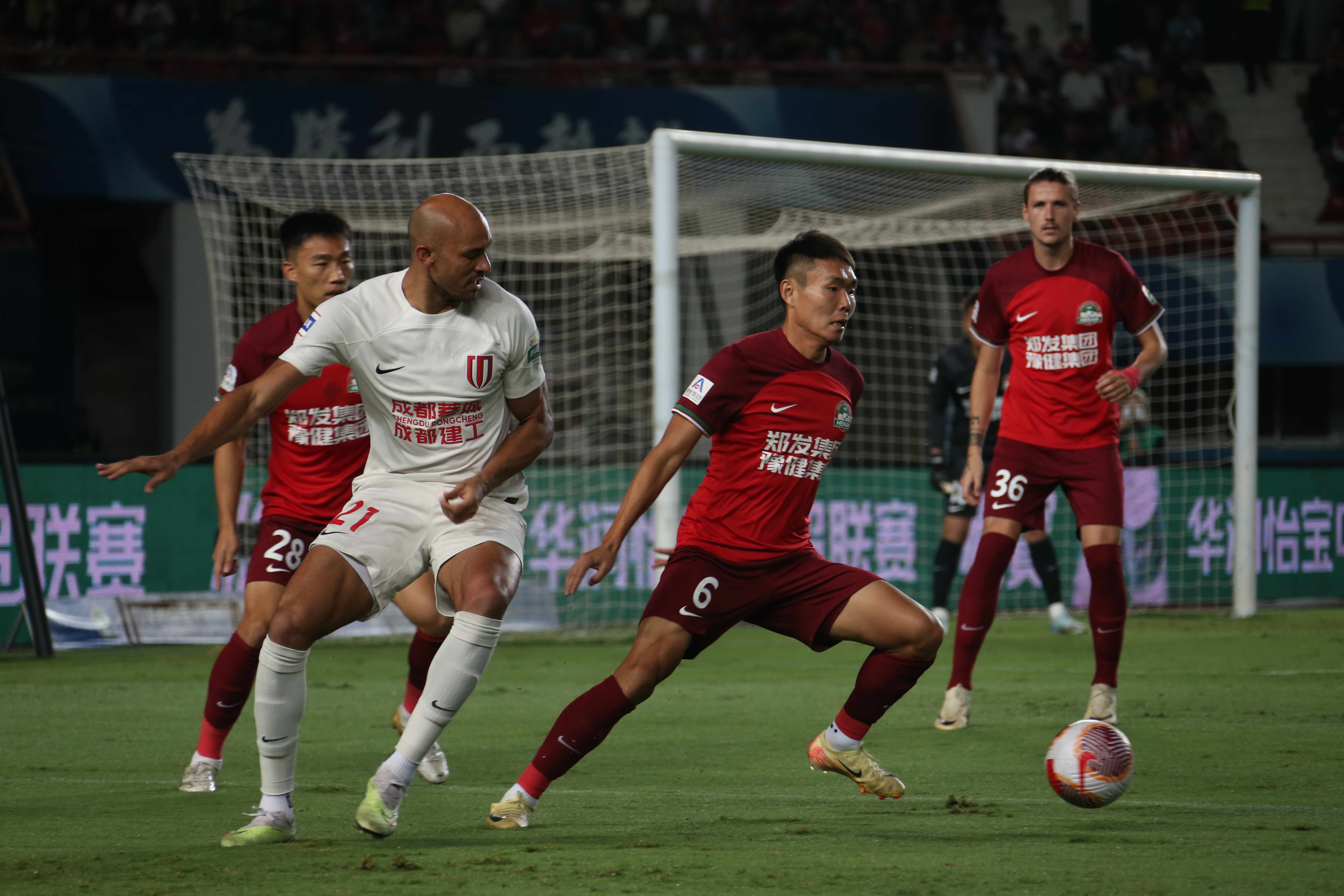 冲刺阶段体能课后，成都蓉城防线松动备战国王杯，球迷炸锅，训练强度明显提升的简单介绍