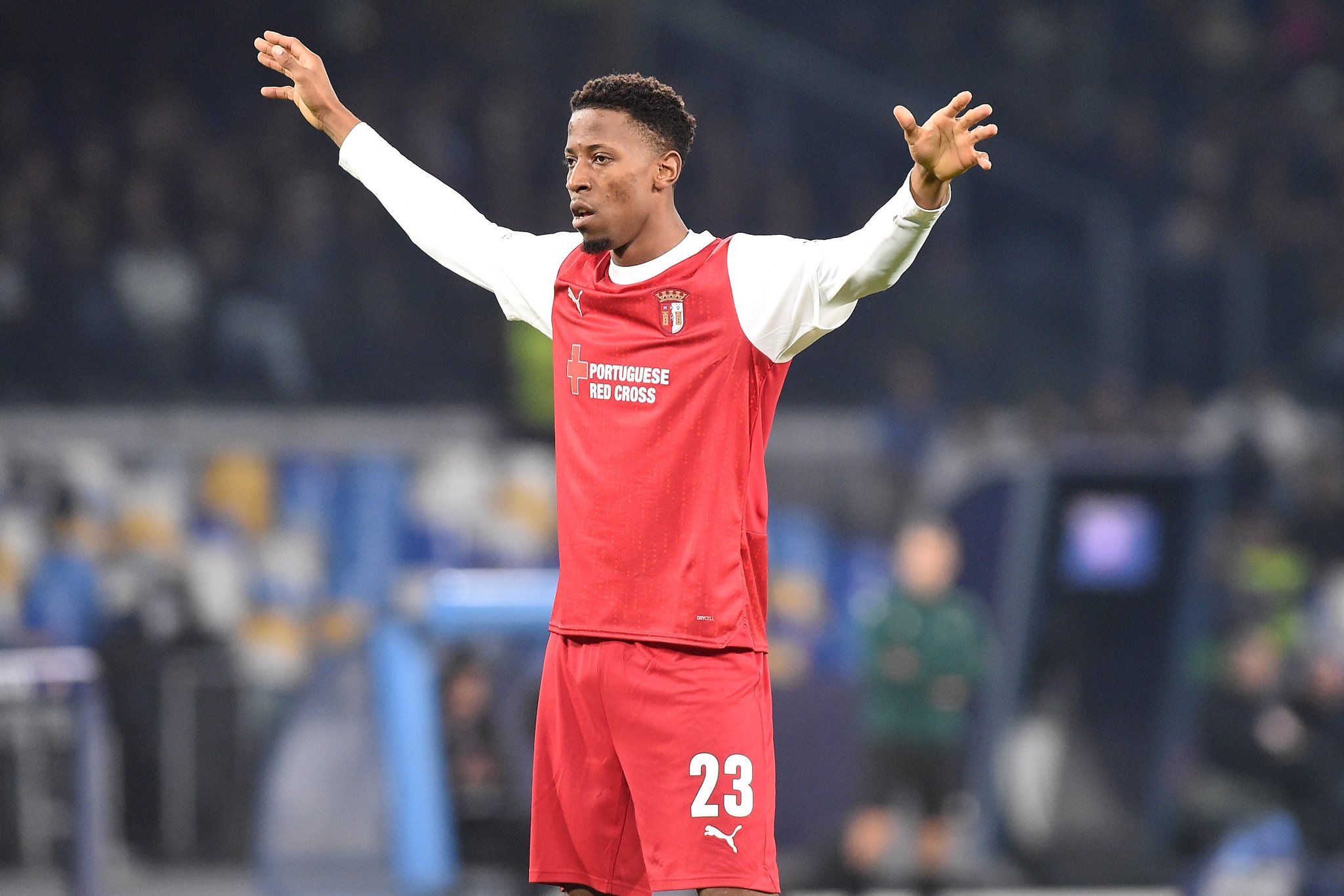 包含斯图加特发布备战花絮，今晨绝杀压哨，葡超任务艰巨，临场指挥获称赞的词条